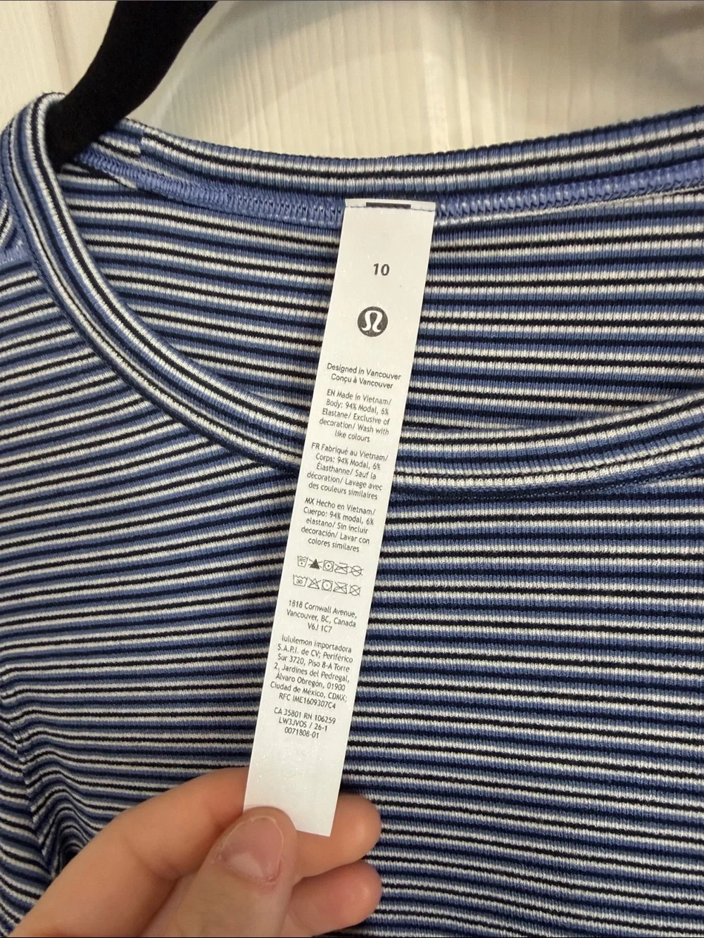 340. Lululemon NWT Hold Tight Long Sleeve Blue Stripes 10